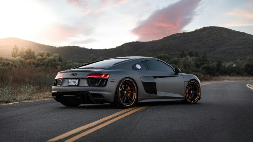 10 supercars only experts should drive &amp; 10 that are surprisingly friendly