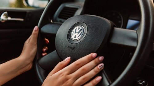 What are the bumps on a steering wheel for?