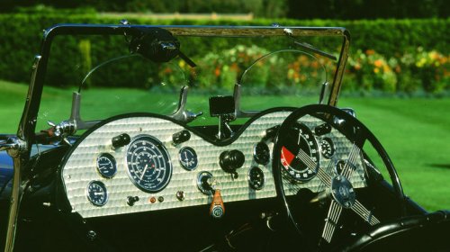 9 classic car features that are probably gone forever