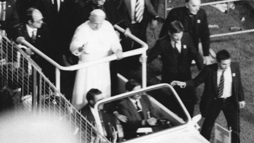 SEAT, A unos días de recibir a León XIV, SEAT rescata la historia del Panda papamóvil: hecho a contrarreloj para Juan Pablo II
