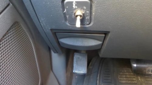5 classic car features that Gen Z & Gen Alpha won't know about unless we show them