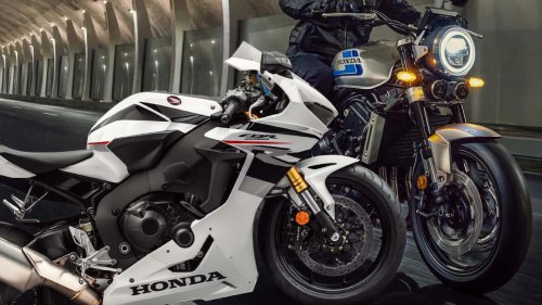 現役“SC77エンジン”が並び立った! どっこい生きてる「最終センダボ（CBR1000RR）」と最新「CB1000F」が米ホンダの最新ラインナップに【海外】