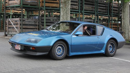 10 classic performance cars that proved lightweight and loud still worked