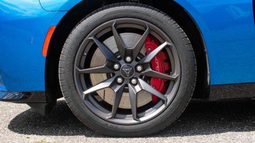 Tire pressure warning light on? How to deal with the emergency