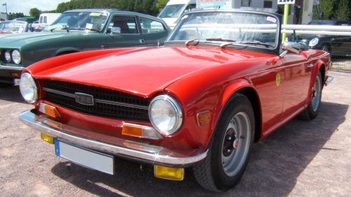 10 classic performance cars that proved lightweight and loud still worked