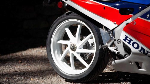Honda, Honda’s forgotten V4 superbike was pure mechanical theater