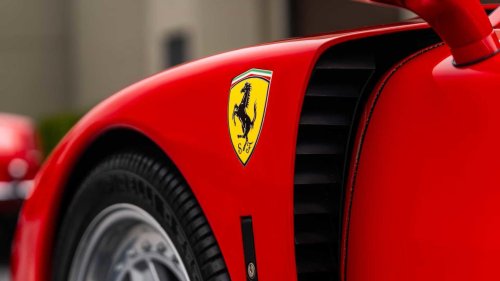The first production car to officially crack 200 MPH stock