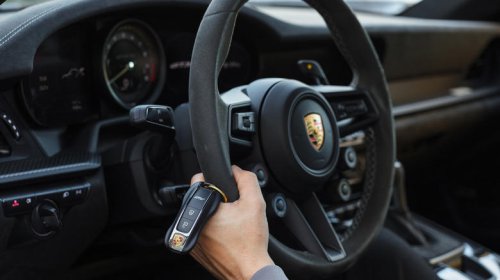 5 worst manual transmission habits that'll shorten their lifespans