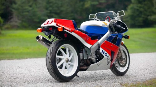 Honda, Honda’s forgotten V4 superbike was pure mechanical theater
