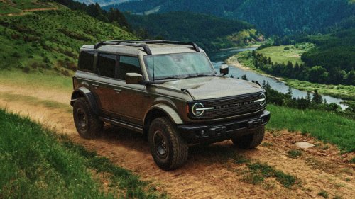Ford's fancy new Bronco is here to battle the Land Rover Defender