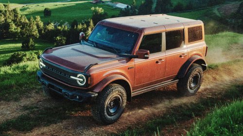 Ford's fancy new Bronco is here to battle the Land Rover Defender