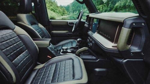 Ford's fancy new Bronco is here to battle the Land Rover Defender