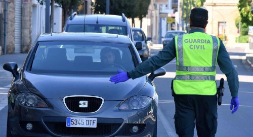 Multados con 200 euros los conductores que este verano viajen con niños y no lleven la R129 obligatoria en el coche