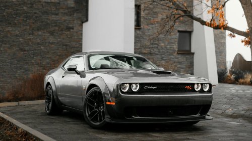 10 overhyped cars that disappointed everyone &amp; 10 that lived up to it