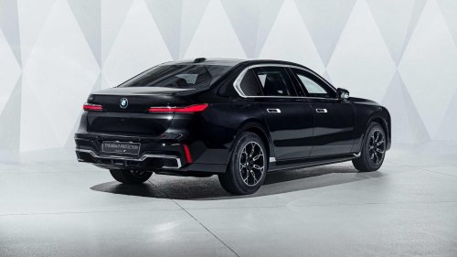 BMW i7: The luxury EV sedan that understands the assignment