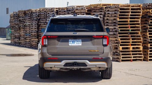 2026 GMC Acadia AT4 vs 2026 Ford Explorer Tremor comparison