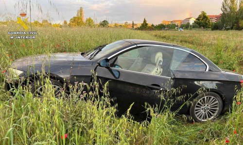 BMW, Un joven de 14 años coge el BMW de su padre, le persigue la Guardia Civil y acaba en una parcela