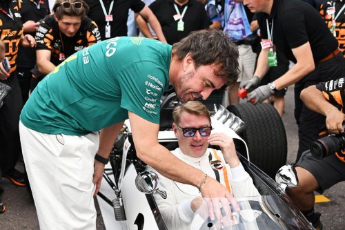 Aston Martin, Fernando Alonso señala el actual problema de Aston Martin: “Te vas al muro y quedas en ridículo”
