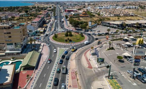 Instalan una IA para agilizar el tráfico y ocurre lo que nadie esperaba en esta rotonda de Torrevieja