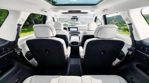 This mainstream SUV gives luxury SUVs a run for their money