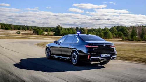 BMW i7: The luxury EV sedan that understands the assignment