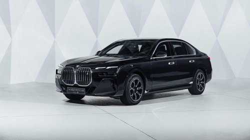 BMW i7: The luxury EV sedan that understands the assignment