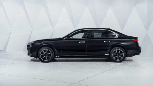 BMW i7: The luxury EV sedan that understands the assignment