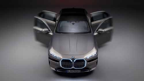 BMW i7: The luxury EV sedan that understands the assignment