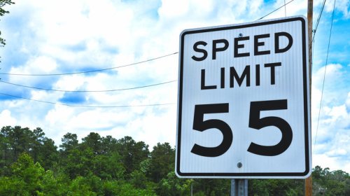 Does speed limit change when you're towing a trailer?