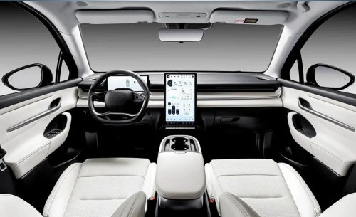 Este es el Foxtron Cavira: el ‘coche del iPhone’ ya es una realidad y no es el que estuvimos esperado de Apple
