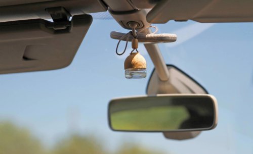La multa sorpresa que te puede caer por colgar el ambientador en el retrovisor