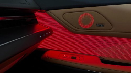 2026 Lexus ES, whether hybrid or EV, offers accessible luxury with few drawbacks