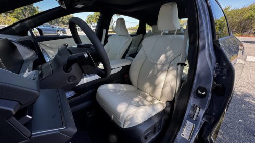 2026 Lexus ES, whether hybrid or EV, offers accessible luxury with few drawbacks