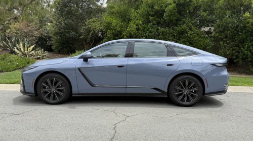 EV or hybrid, the 2026 Lexus ES picks comfort over driving fun