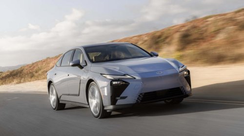 EV or hybrid, the 2026 Lexus ES picks comfort over driving fun