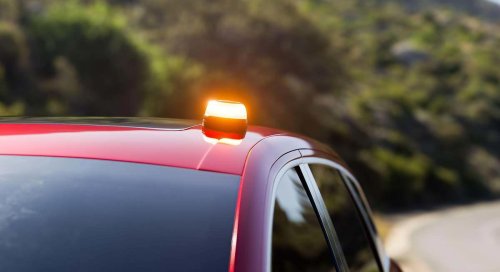La DGT puede multar con 80 euros a los conductores que lleven la baliza V16 en el coche pero cometan este error con ella
