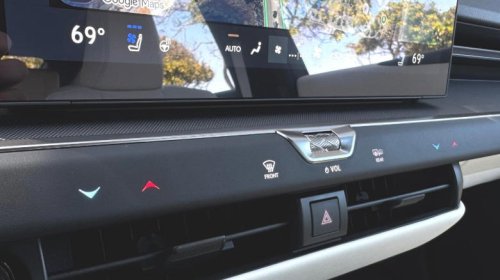 2026 Lexus ES, whether hybrid or EV, offers accessible luxury with few drawbacks