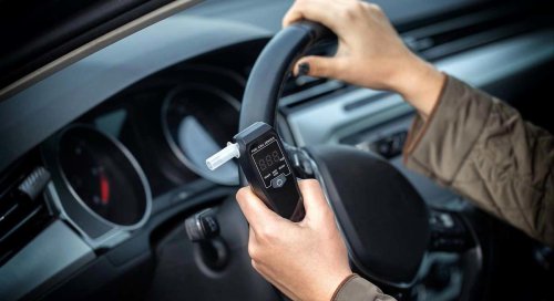 La Unión Europea se planta y cambia las normas: a partir de julio de 2026, los coches nuevos no arrancarán si has bebido alcohol