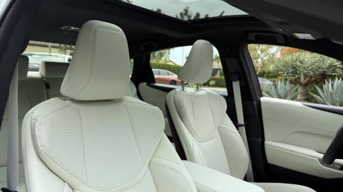 EV or hybrid, the 2026 Lexus ES picks comfort over driving fun