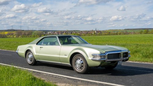 10 vintage V8 machines that made subtlety completely irrelevant