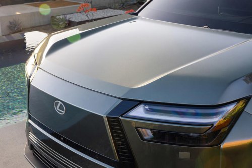 レクサス初の“3列シートEV” 全長5.1mのSUVタイプ電気自動車 世界初公開された新型「TZ」に対するネットでの反応を集めてみた