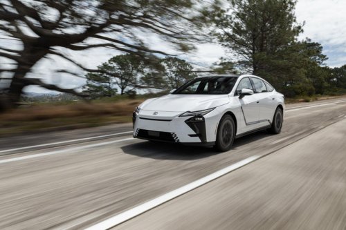 【レクサス新型ES】“スピンドルグリル”を廃止。セダンの魅力を再発見させる新デザイン、米国で先行試乗
