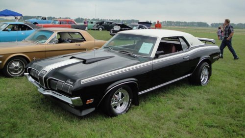 10 vintage V8 machines that made subtlety completely irrelevant