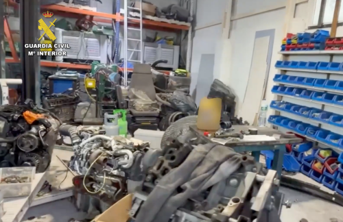 La Guardia Civil registra un taller en una huerta de Alicante y precinta las instalaciones