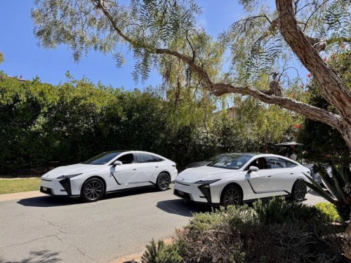 【レクサス新型ES】“スピンドルグリル”を廃止。セダンの魅力を再発見させる新デザイン、米国で先行試乗
