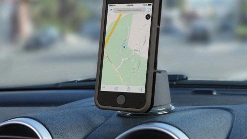 Multa de hasta 200 euros: la DGT avisa del error más común al colocar el soporte del móvil en tu coche