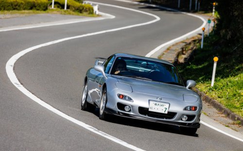復活したマツダ「RX-7」 世界が称賛したスポーティなシルエットと気持ち昂る走りを、今一度全身で味わってみた