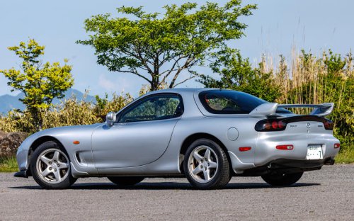 復活したマツダ「RX-7」 世界が称賛したスポーティなシルエットと気持ち昂る走りを、今一度全身で味わってみた