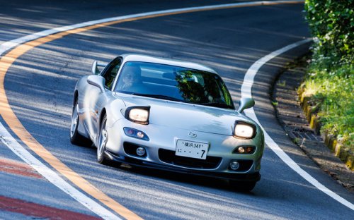 復活したマツダ「RX-7」 世界が称賛したスポーティなシルエットと気持ち昂る走りを、今一度全身で味わってみた