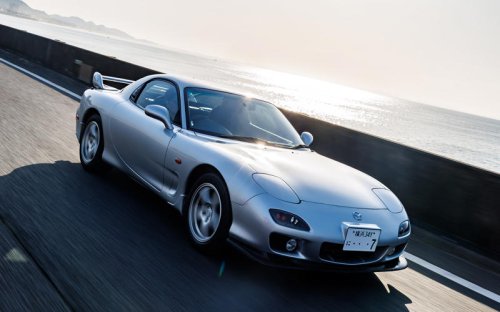 復活したマツダ「RX-7」 世界が称賛したスポーティなシルエットと気持ち昂る走りを、今一度全身で味わってみた